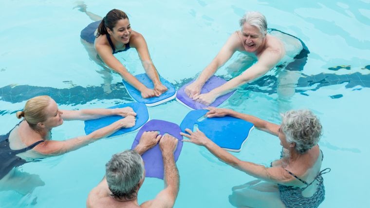 rundkreds personer i bassin